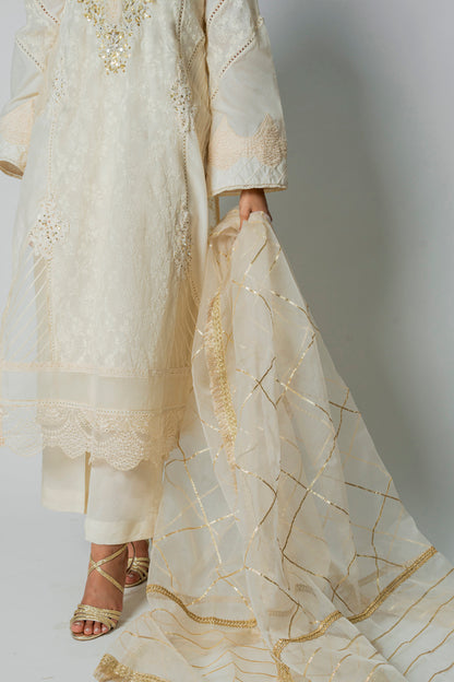 Channdi Raat Embroidered Kurta with Pants