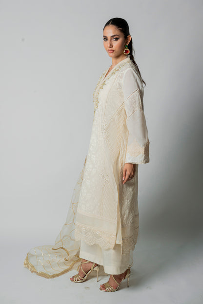 Channdi Raat Embroidered Kurta with Pants