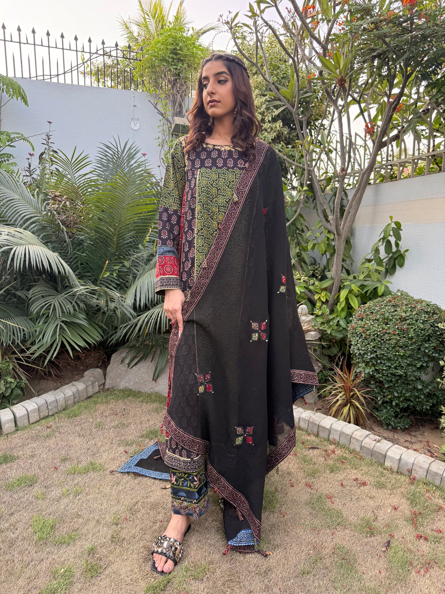 Zar-e-Ajrak

Pure Lawn | Luxury Pret
