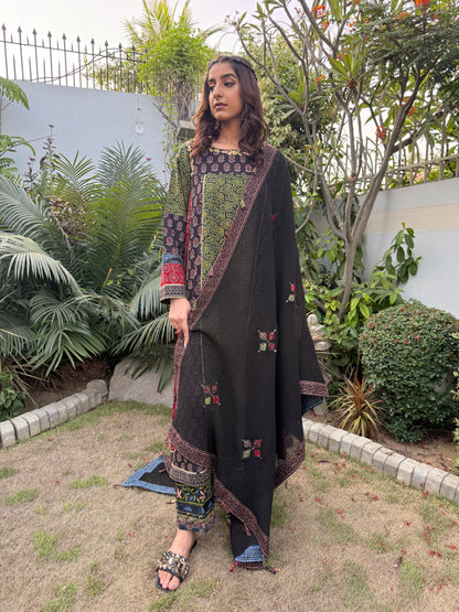Zar-e-Ajrak

Pure Lawn | Luxury Pret