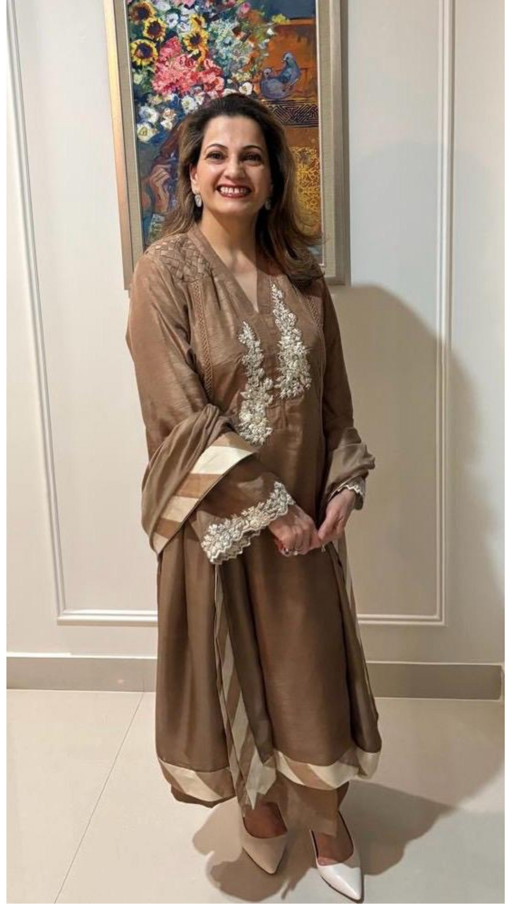 Client wearing Mocha