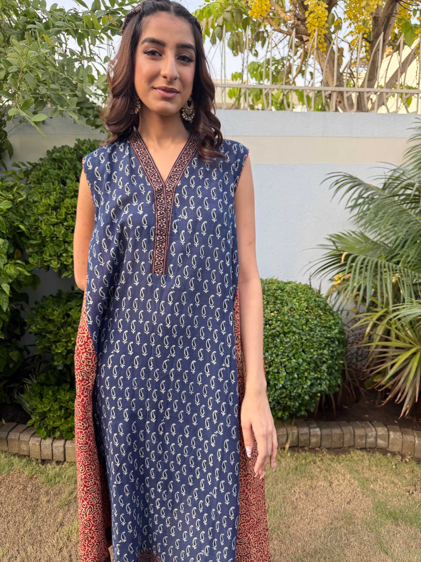 Neela Amber  |  Pure Lawn 3 Kali Kurta