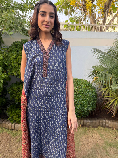 Neela Amber  |  Pure Lawn 3 Kali Kurta