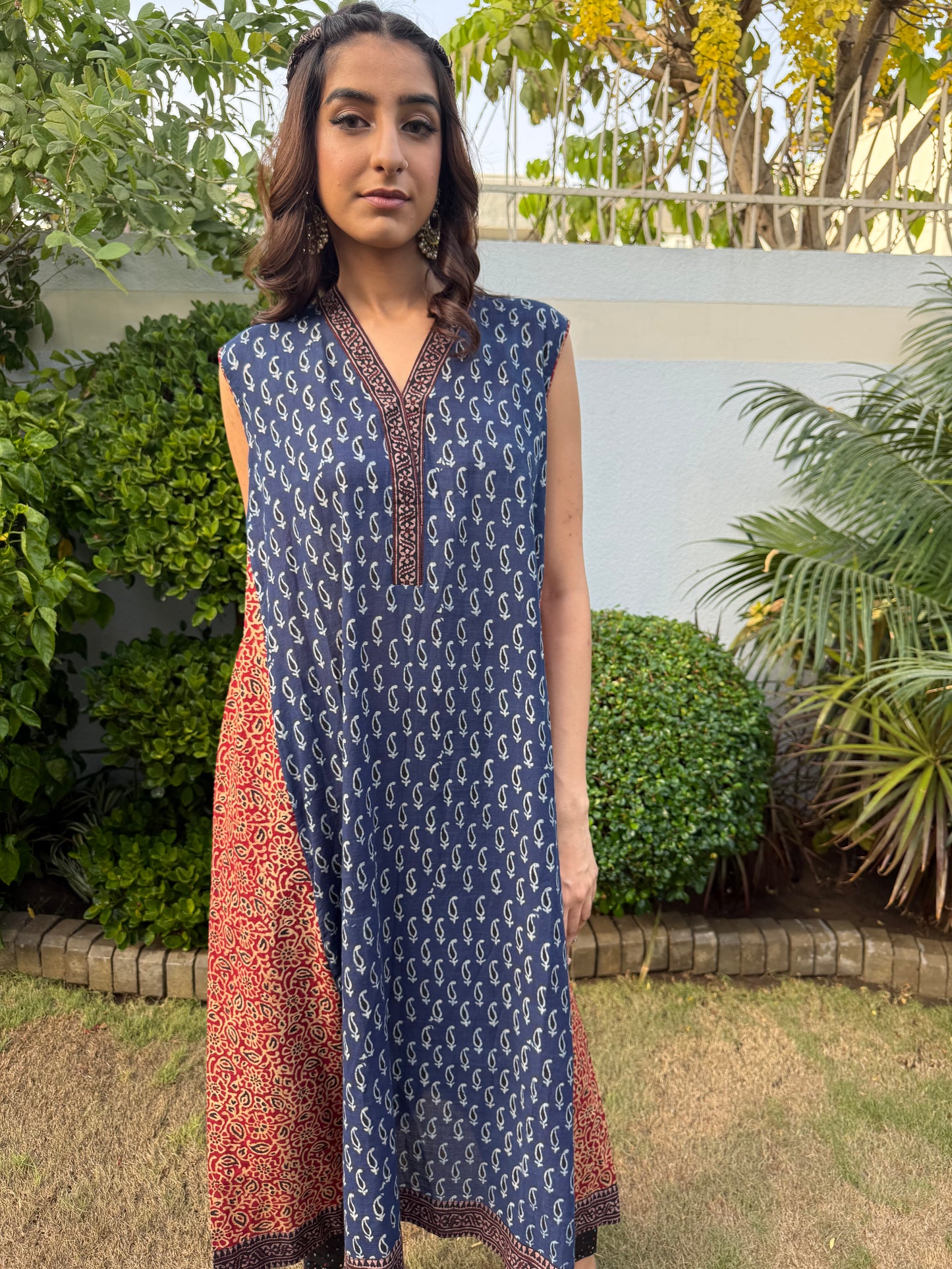 Neela Amber  |  Pure Lawn 3 Kali Kurta
