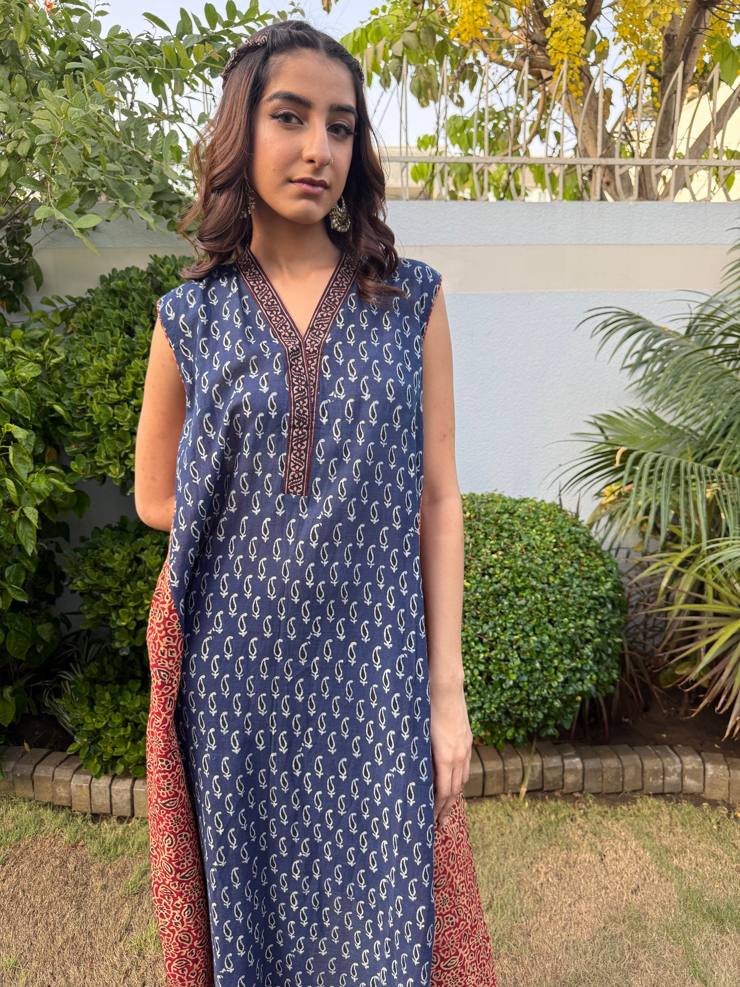 Neela Amber  |  Pure Lawn 3 Kali Kurta