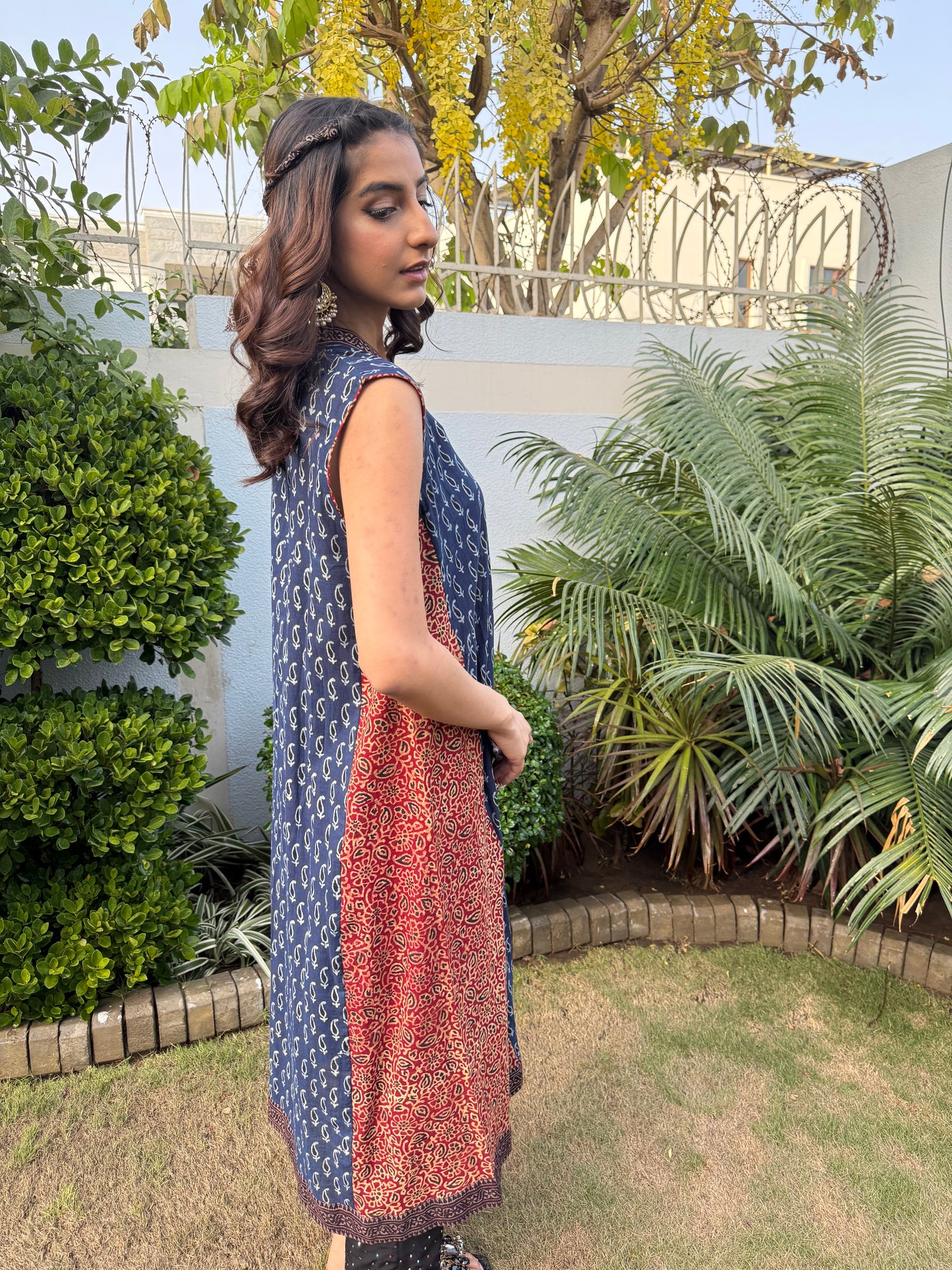 Neela Amber  |  Pure Lawn 3 Kali Kurta