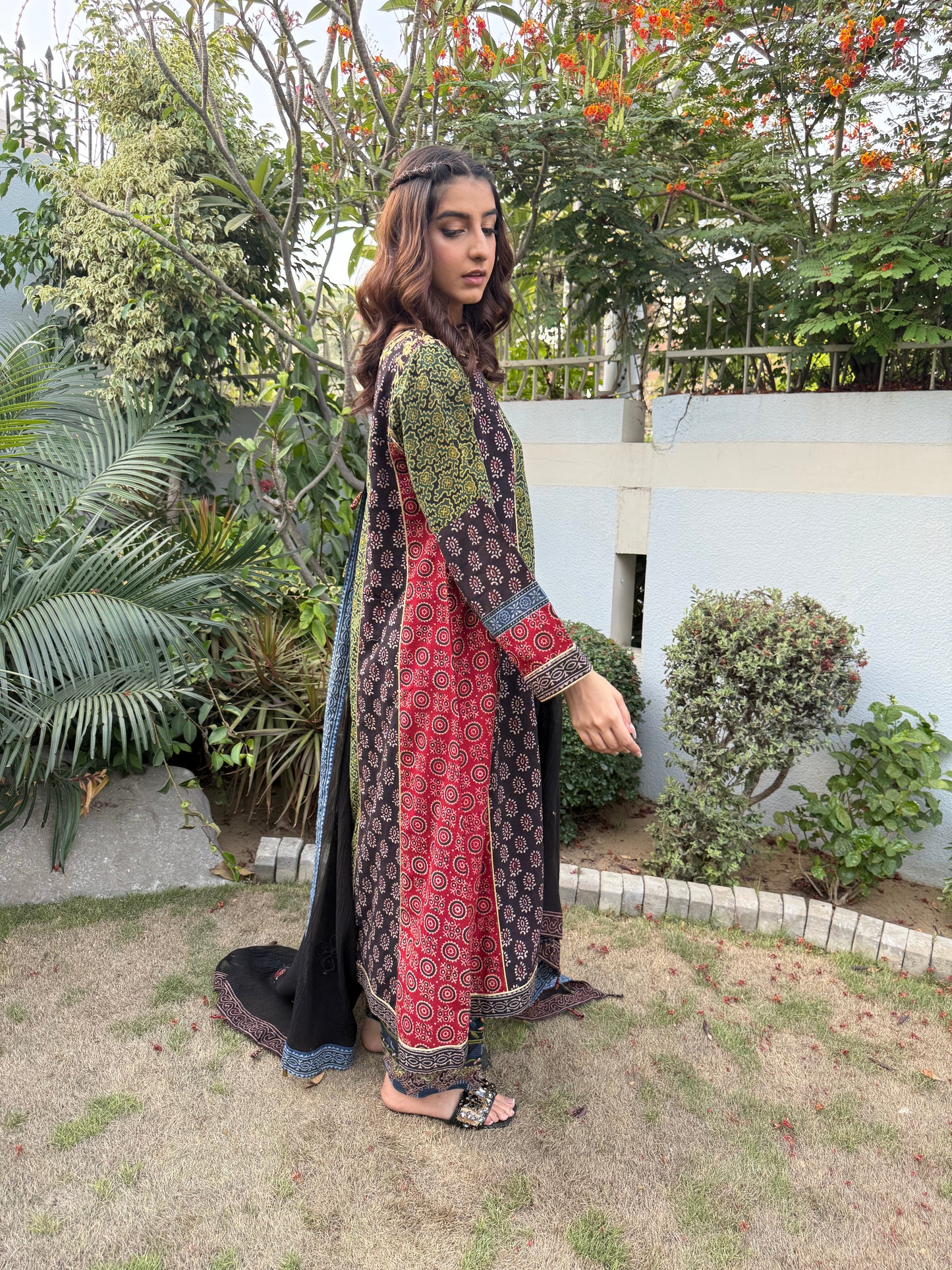Zar-e-Ajrak

Pure Lawn | Luxury Pret