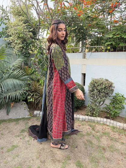 Zar-e-Ajrak

Pure Lawn | Luxury Pret