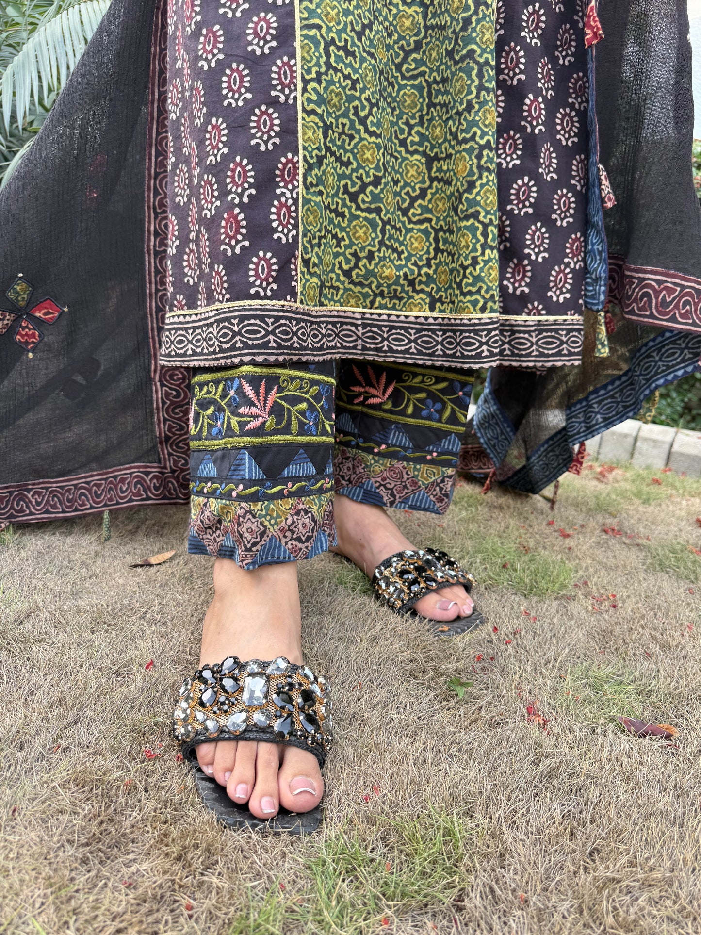 Zar-e-Ajrak

Pure Lawn | Luxury Pret