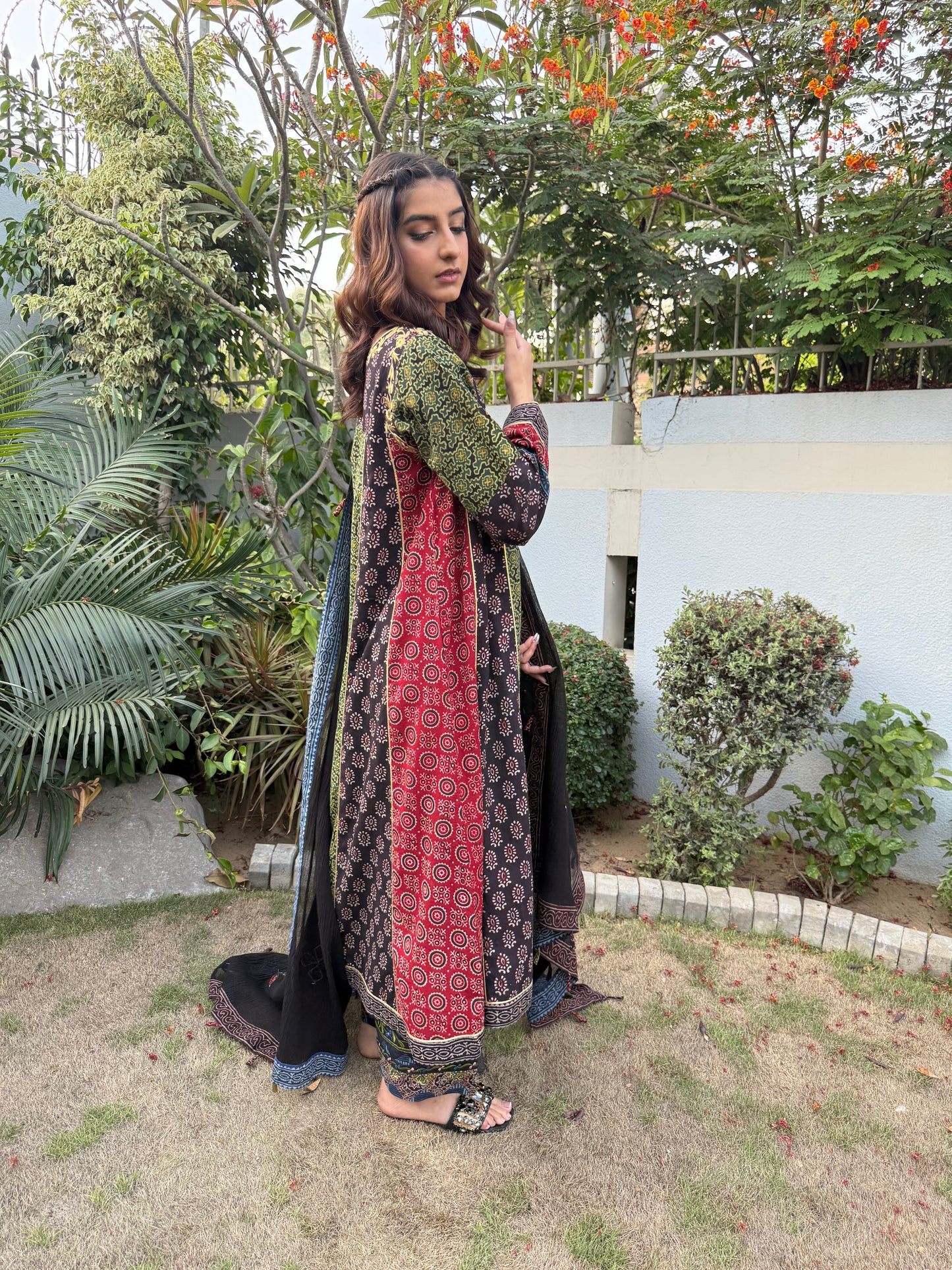 Zar-e-Ajrak

Pure Lawn | Luxury Pret