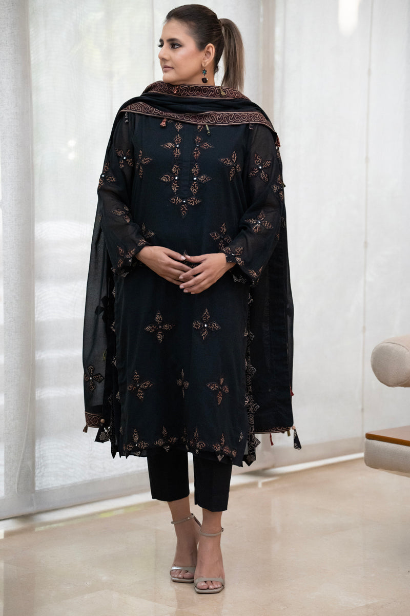 Appliqued Neck Pati Kurta