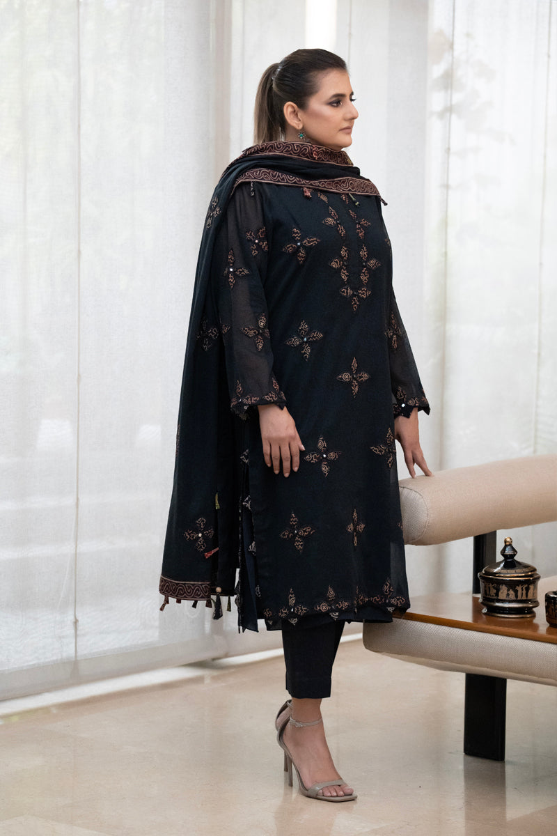 Appliqued Neck Pati Kurta