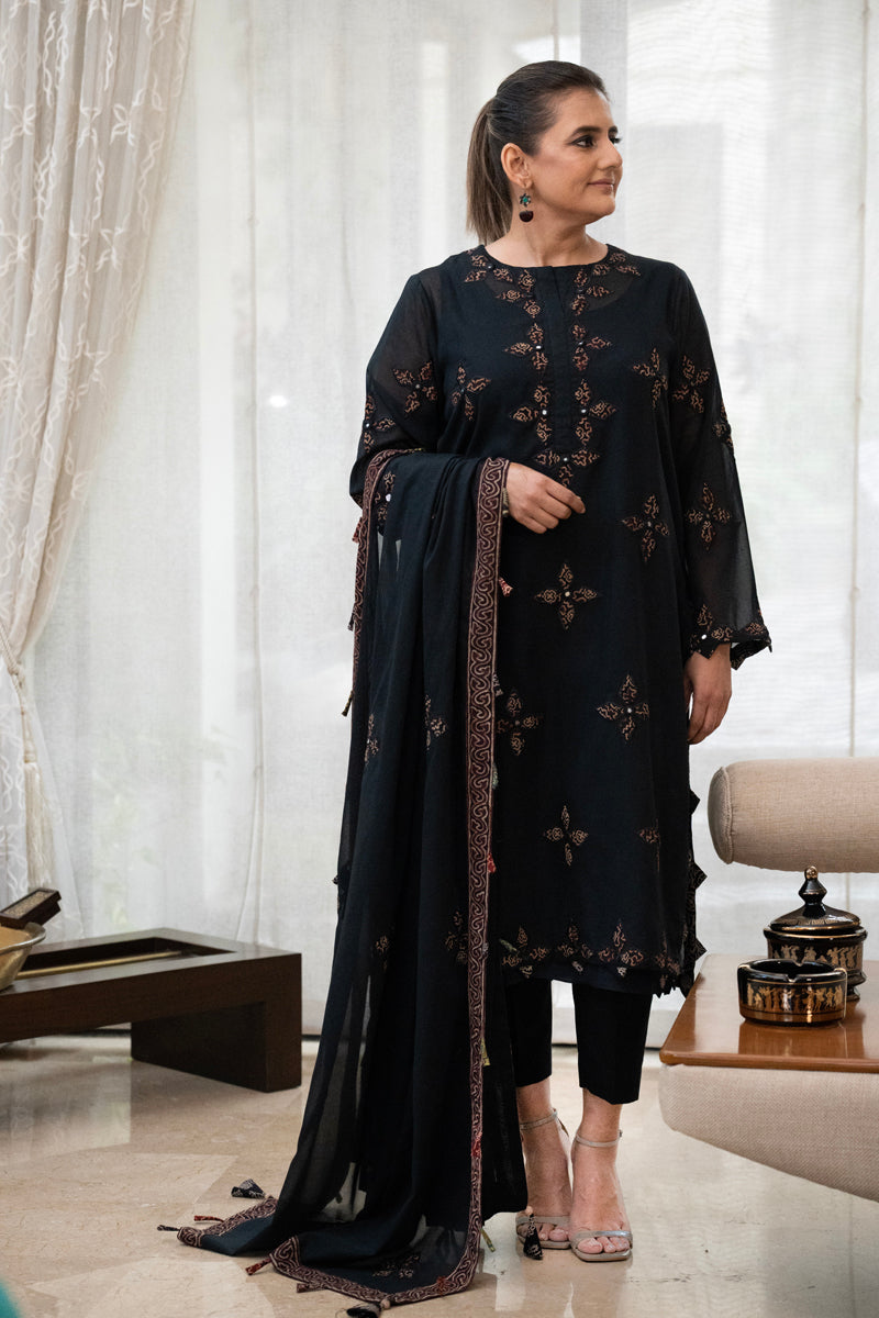 Appliqued Neck Pati Kurta