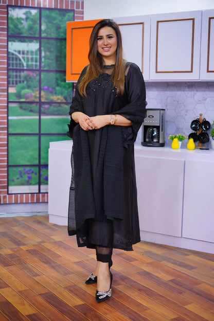 Madeha Naqvi in Floating Petal