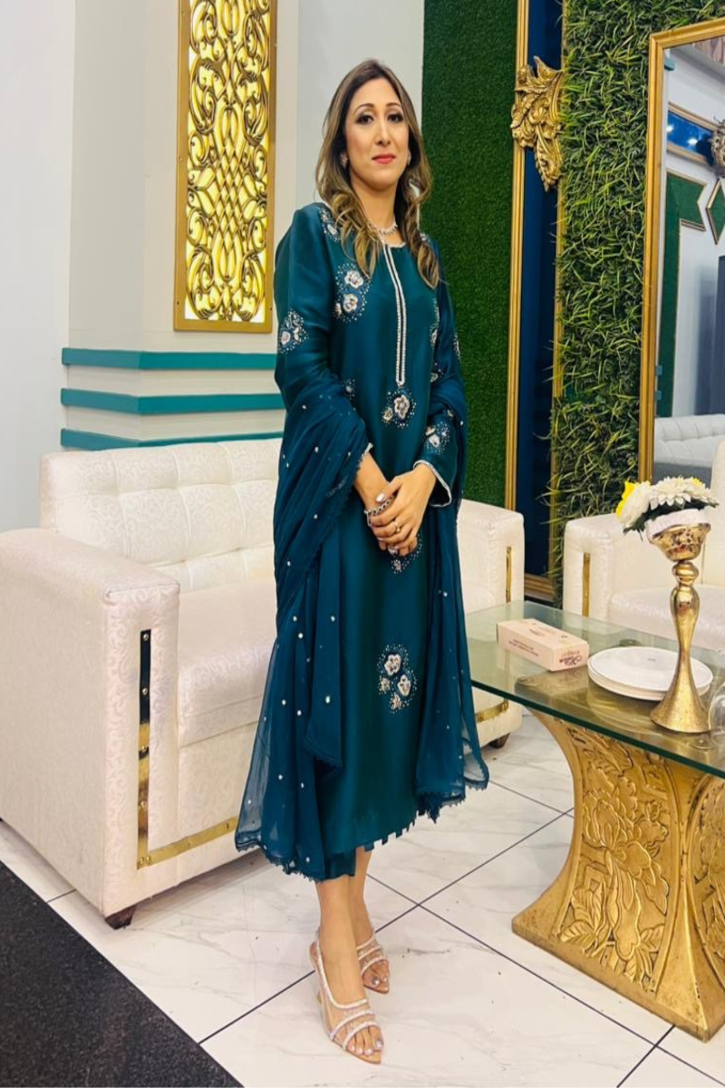 Client wearing Insia Sohail