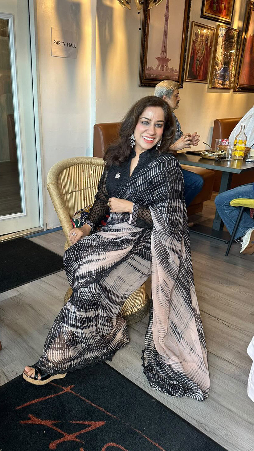 Client in our  Sari 'IZZA'